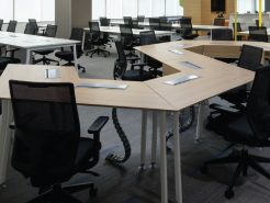 Xu hướng bàn làm việc hiện đại cho văn phòng