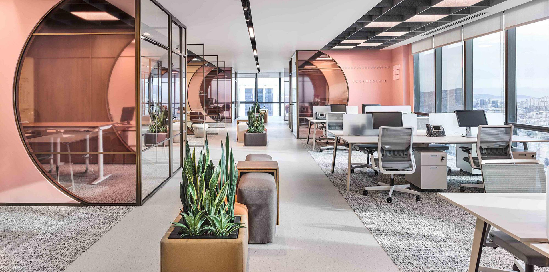 Với thiết kế nội thất văn phòng cao cấp, không gian làm việc của bạn sẽ trở nên sang trọng và chuyên nghiệp hơn bao giờ hết. Đội ngũ kiến trúc sư của chúng tôi sẵn sàng tư vấn và thiết kế theo ý tưởng của bạn để tạo nên một không gian làm việc đẳng cấp, phù hợp với từng nhu cầu và mục đích sử dụng.