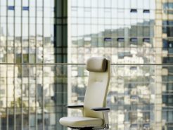 Nội thất văn phòng cao cấp trong góc làm việc nhỏ của nhân viên.