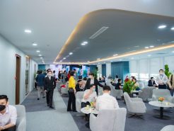 Imported office furniture brings back the teamwork space