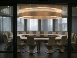 Phòng họp phòng chủ tịch và góc chiếu 24° của đèn âm trần