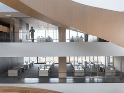 Thiết kế thi công văn phòng hạng sang – Hướng xử lý tường bị rộp