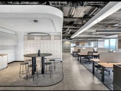 Vệ sinh trần thạch cao trong thiết kế thi công văn phòng hạng sang